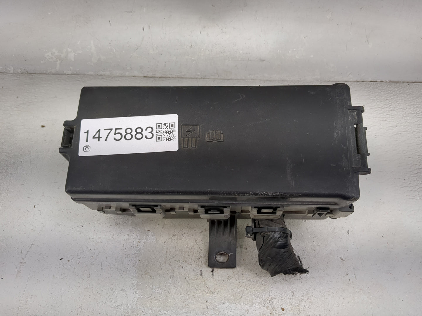 2012-2014 Ford Mustang Fusebox Fuse Box Panel Relay Module P/N:BE5T-14A003-AB Fits Fits 2012 2013 2014 OEM Used Auto Parts -