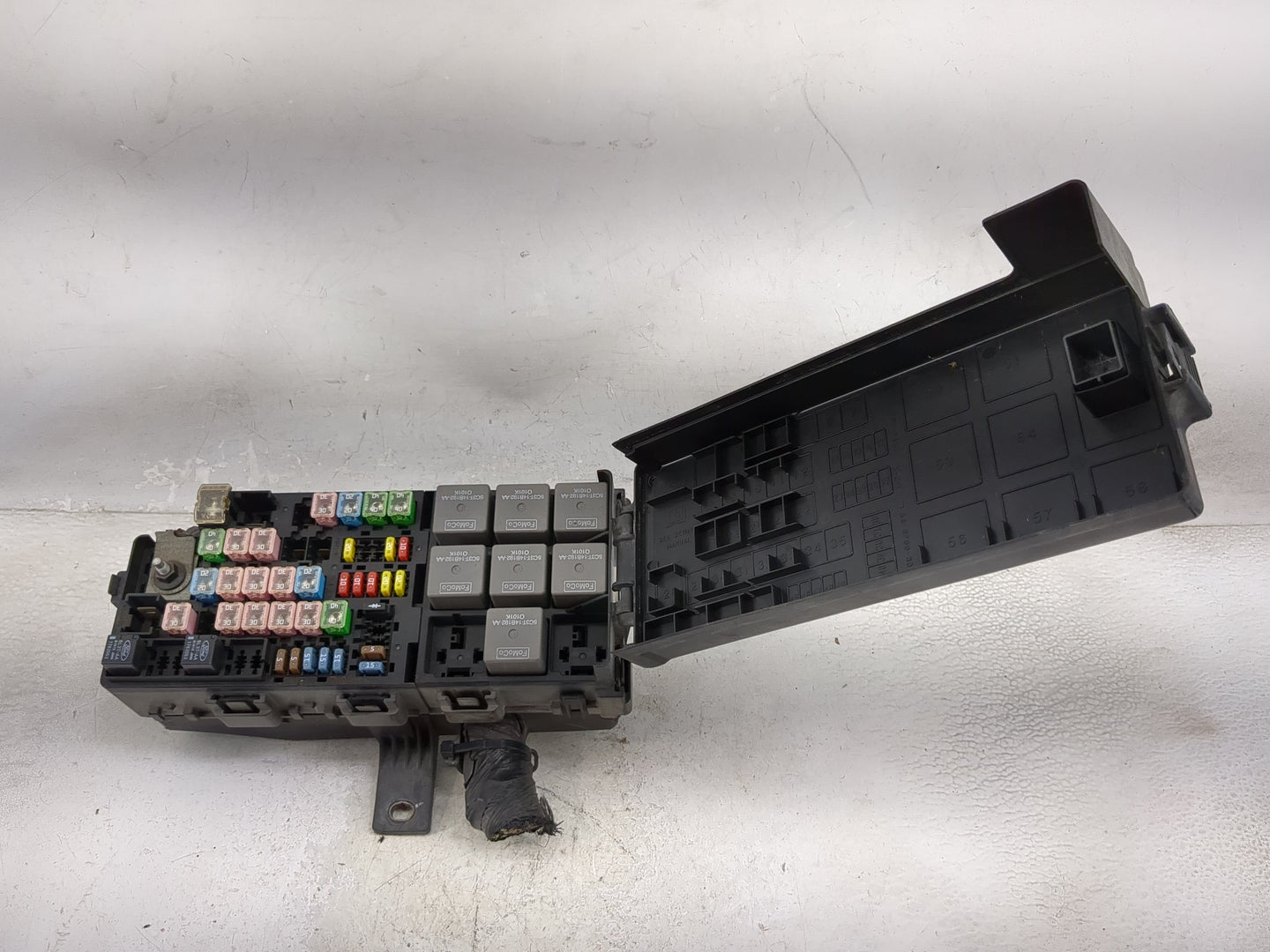 2012-2014 Ford Mustang Fusebox Fuse Box Panel Relay Module P/N:BE5T-14A003-AB Fits Fits 2012 2013 2014 OEM Used Auto Parts -