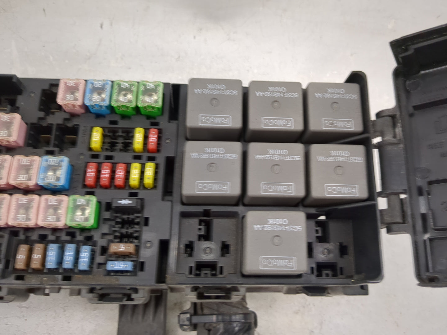 2012-2014 Ford Mustang Fusebox Fuse Box Panel Relay Module P/N:BE5T-14A003-AB Fits Fits 2012 2013 2014 OEM Used Auto Parts -