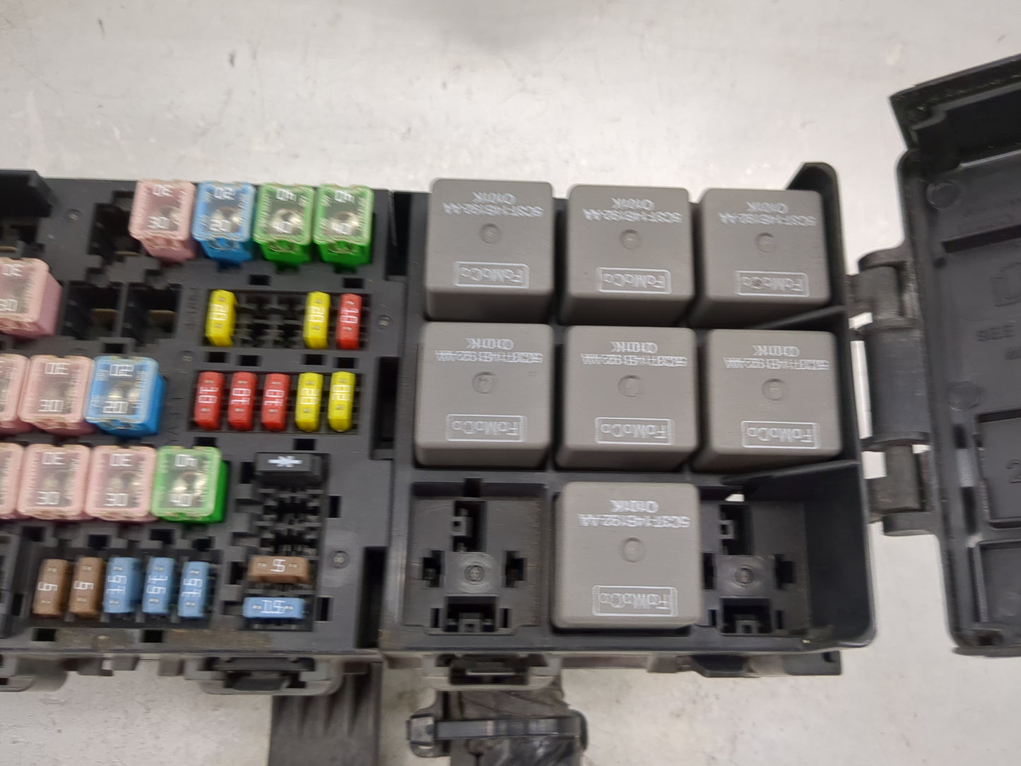 2012-2014 Ford Mustang Fusebox Fuse Box Panel Relay Module P/N:BE5T-14A003-AB Fits Fits 2012 2013 2014 OEM Used Auto Parts -