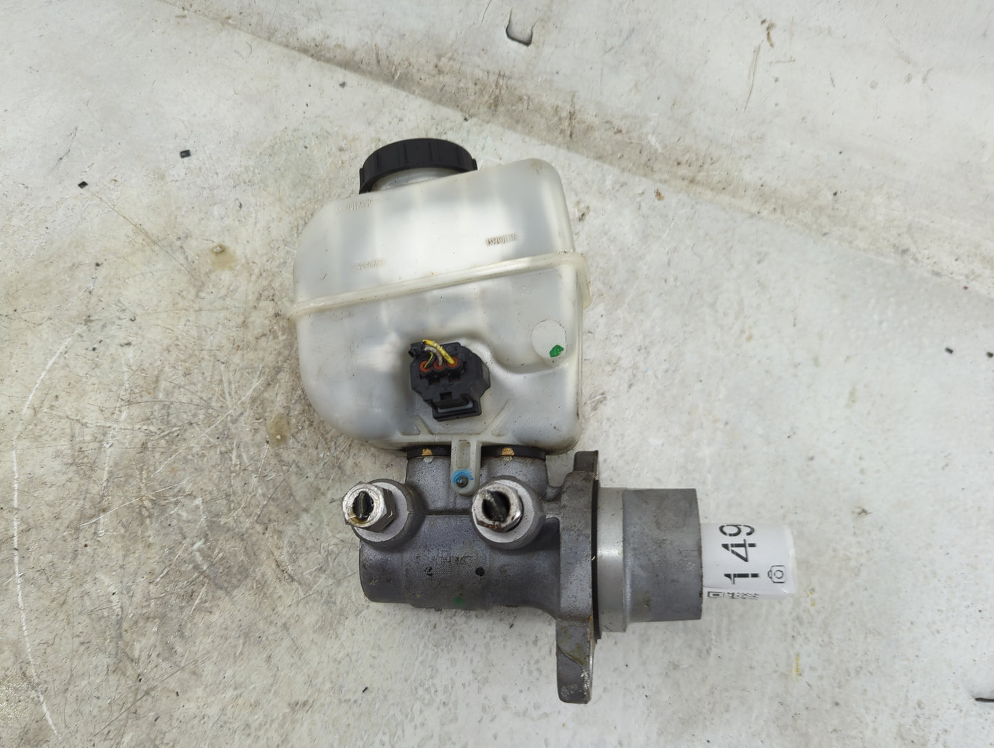 2010-2014 Ford Mustang Brake Master Cylinder 1496558 - Oemusedautoparts1.com