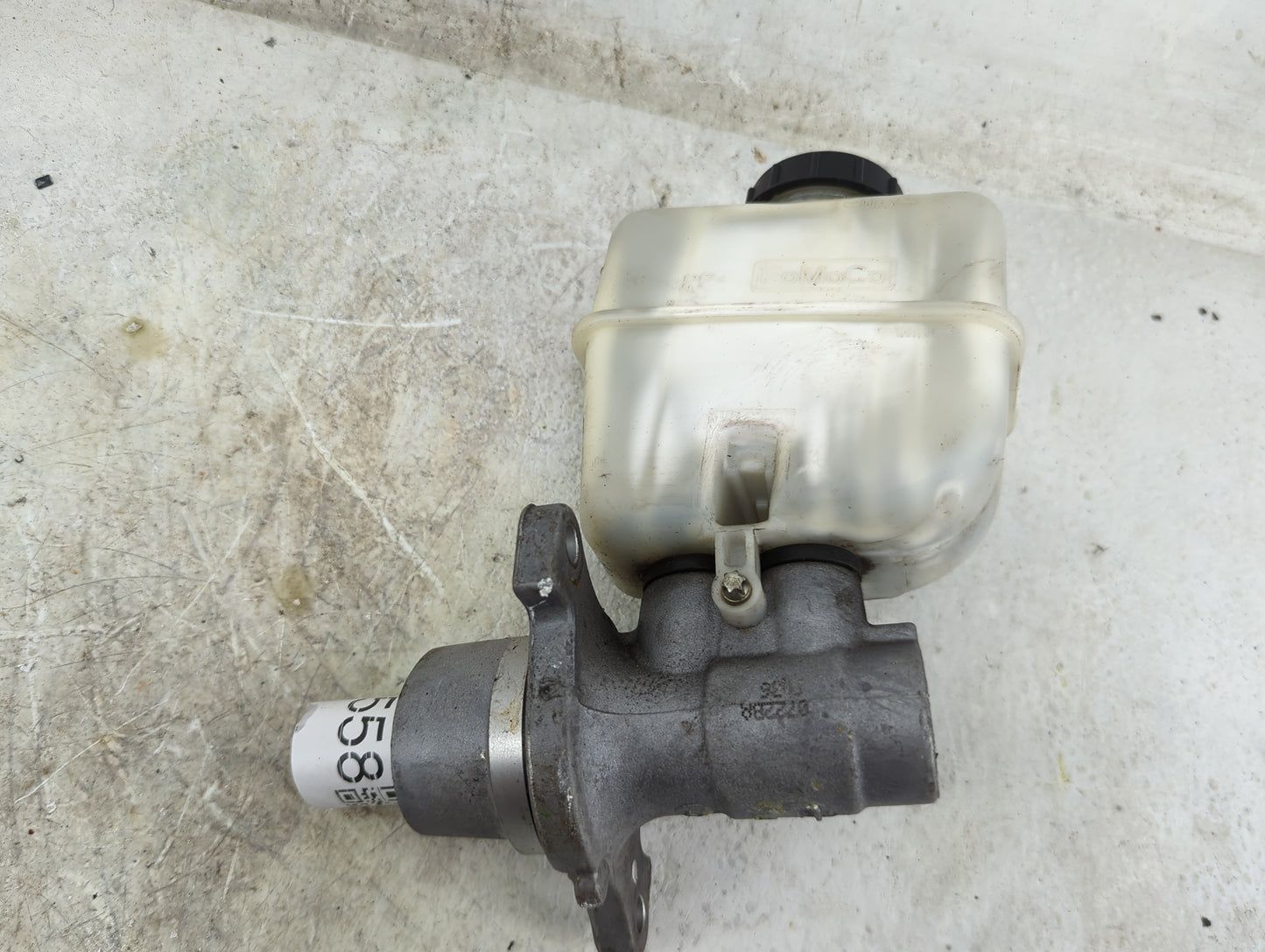2010-2014 Ford Mustang Brake Master Cylinder 1496558 - Oemusedautoparts1.com