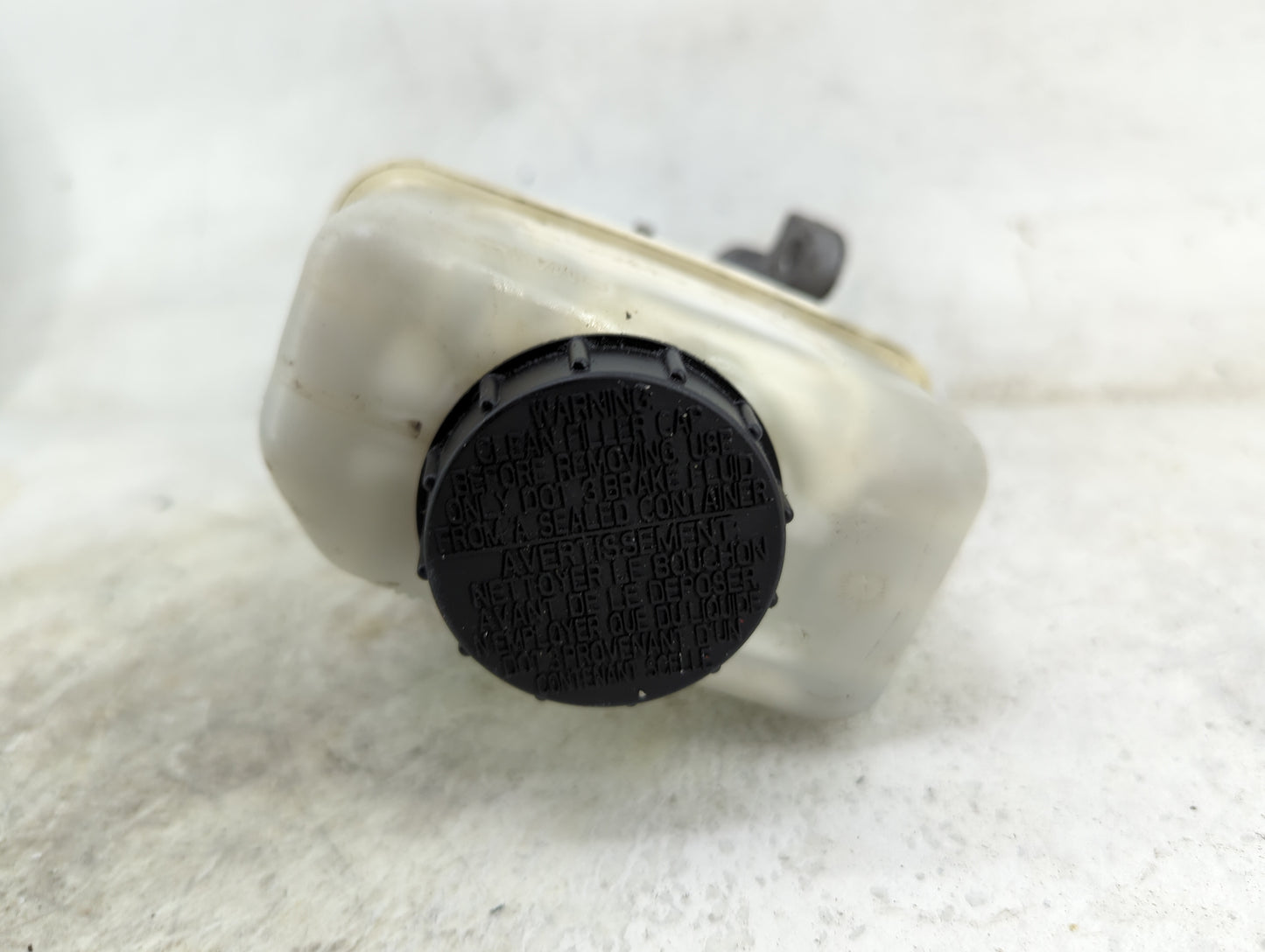 2010-2014 Ford Mustang Brake Master Cylinder 1496558 - Oemusedautoparts1.com