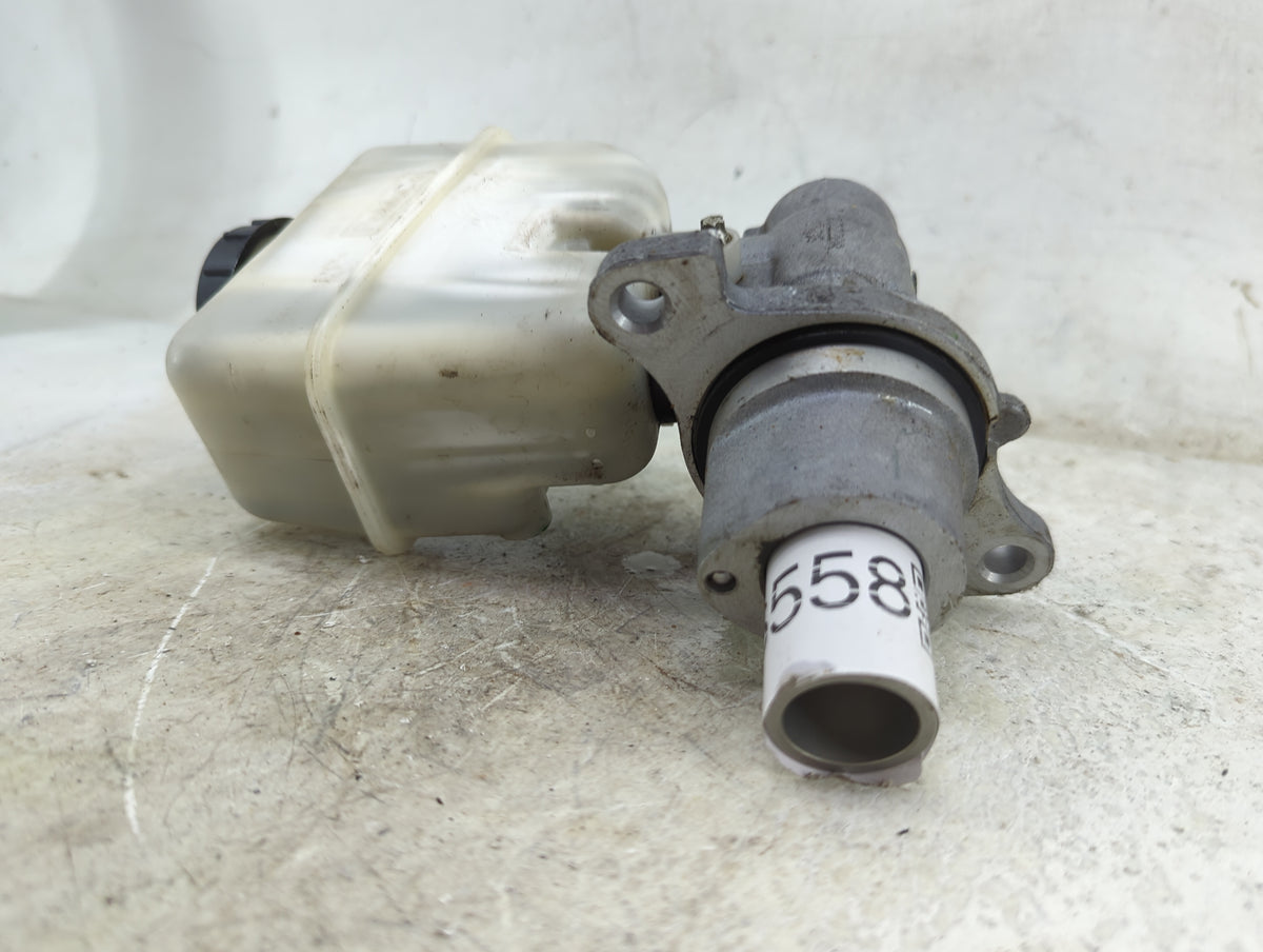 2010-2014 Ford Mustang Brake Master Cylinder 1496558 - Oemusedautoparts1.com