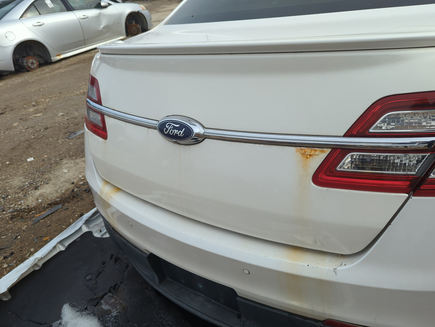 2013-2019 Ford Taurus Trunk/decklid/hatch/tailgate Oem - Oemusedautoparts1.com