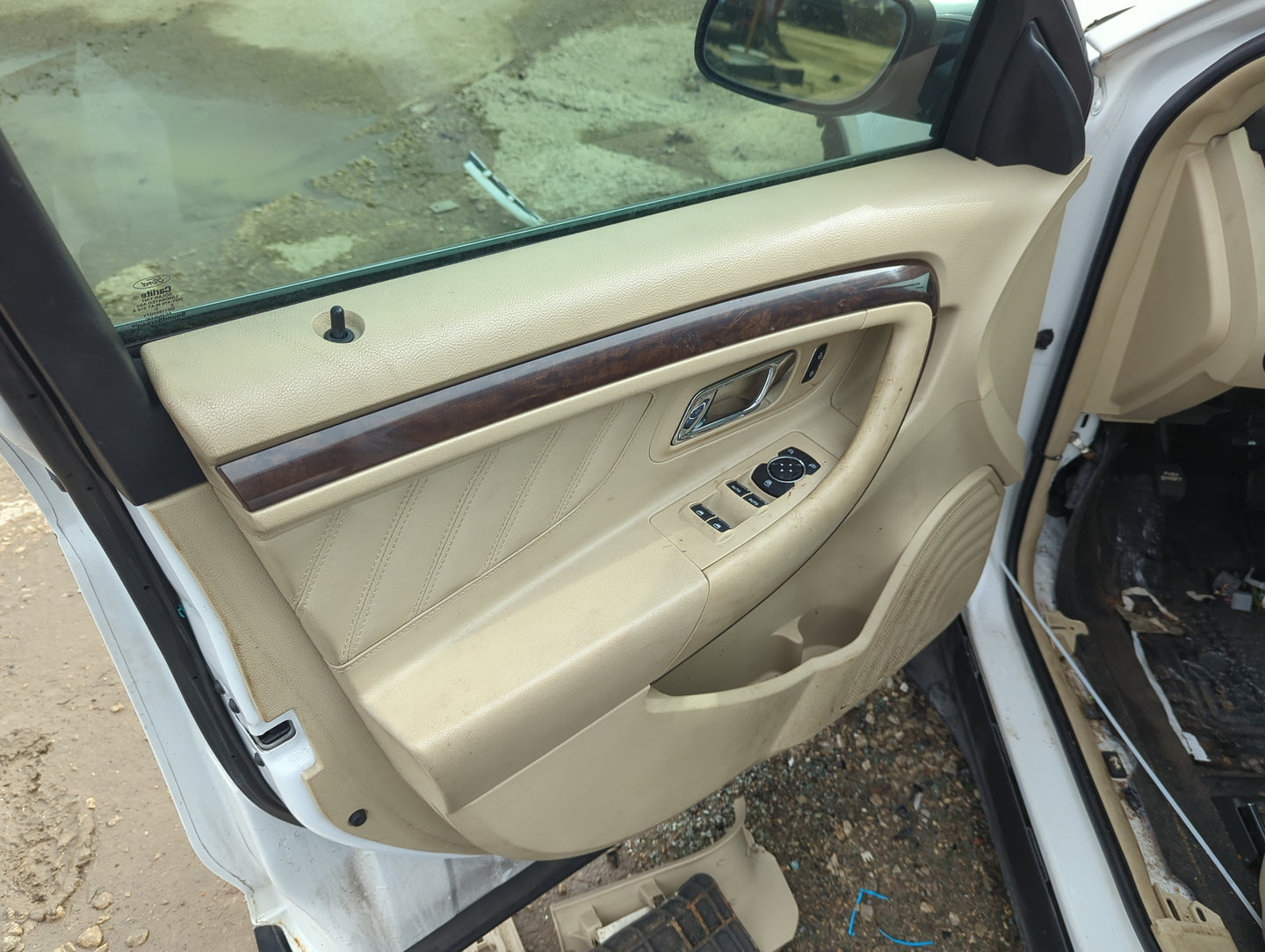2013 Ford Taurus Front Left Driver Interior Door Panel Trim - Oemusedautoparts1.com