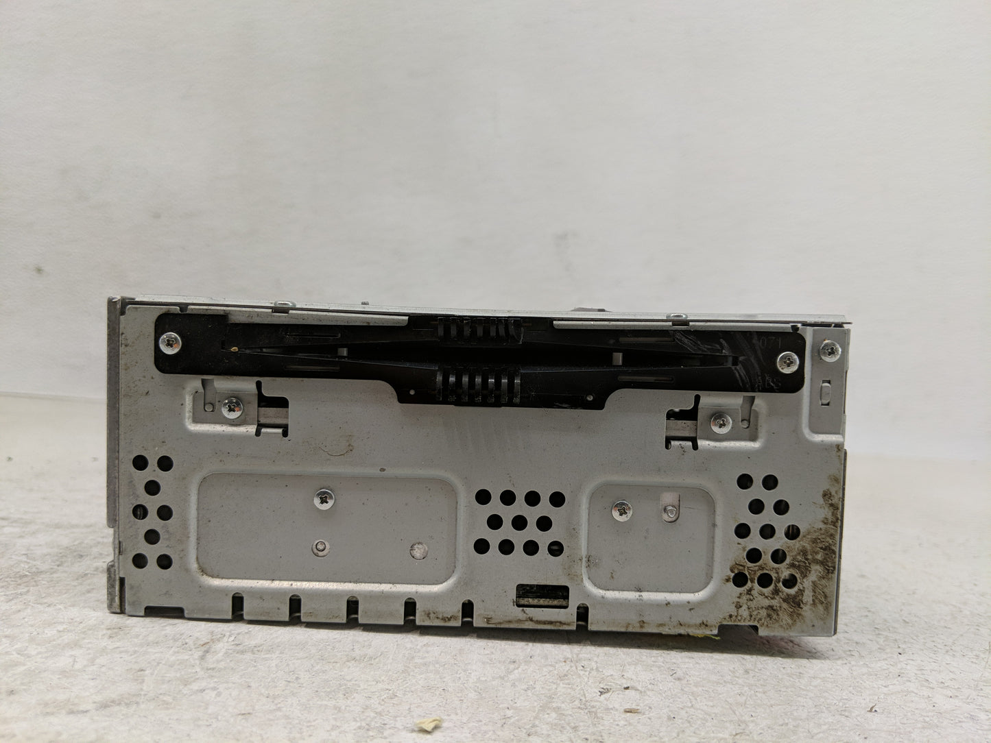 2013 Ford Taurus Radio AM FM Cd Player Receiver Replacement P/N:DG1T-19C107-CG Fits OEM Used Auto Parts - Oemusedautoparts1.