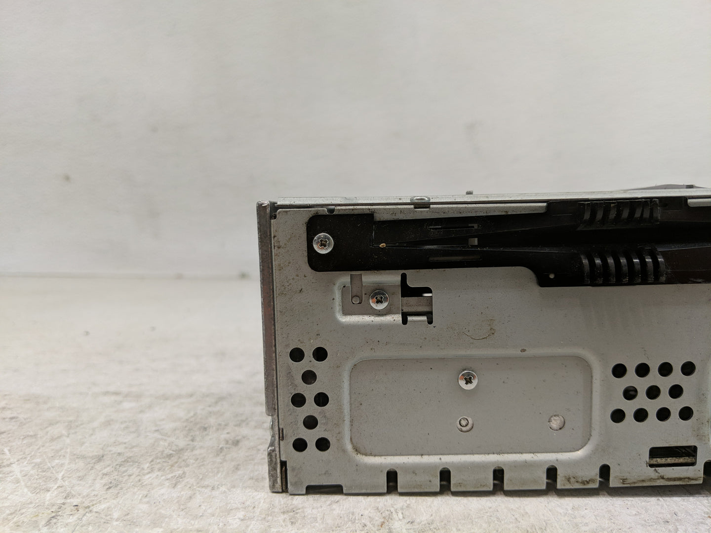 2013 Ford Taurus Radio AM FM Cd Player Receiver Replacement P/N:DG1T-19C107-CG Fits OEM Used Auto Parts - Oemusedautoparts1.