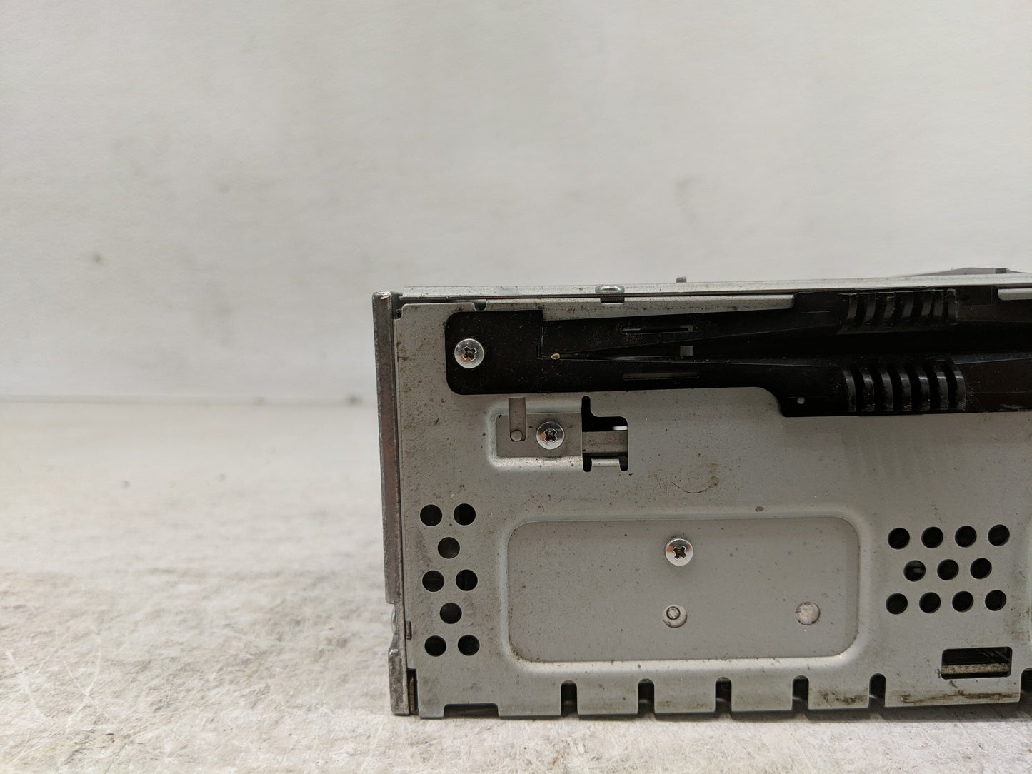 2013 Ford Taurus Radio AM FM Cd Player Receiver Replacement P/N:DG1T-19C107-CG Fits OEM Used Auto Parts - Oemusedautoparts1.