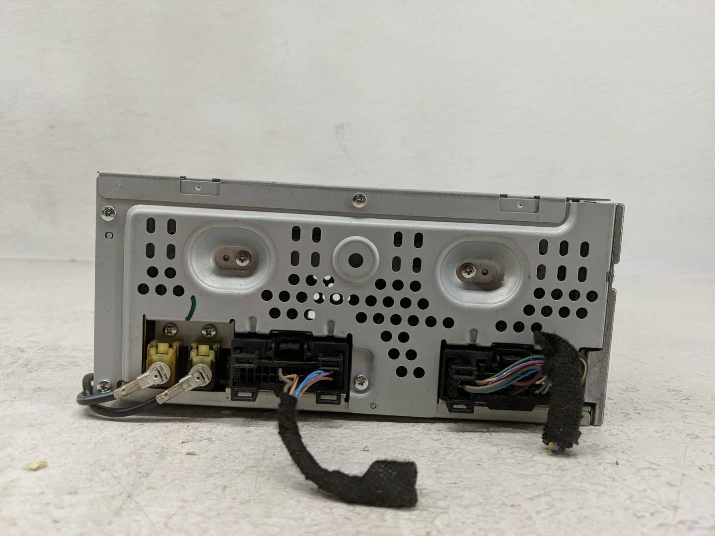 2013 Ford Taurus Radio AM FM Cd Player Receiver Replacement P/N:DG1T-19C107-CG Fits OEM Used Auto Parts - Oemusedautoparts1.