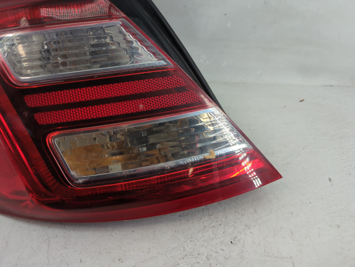 2013-2019 Ford Taurus Tail Light Assembly Driver Left OEM P/N:DG13-13405-A DG13-13B505-A Fits OEM Used Auto Parts - Oemuseda