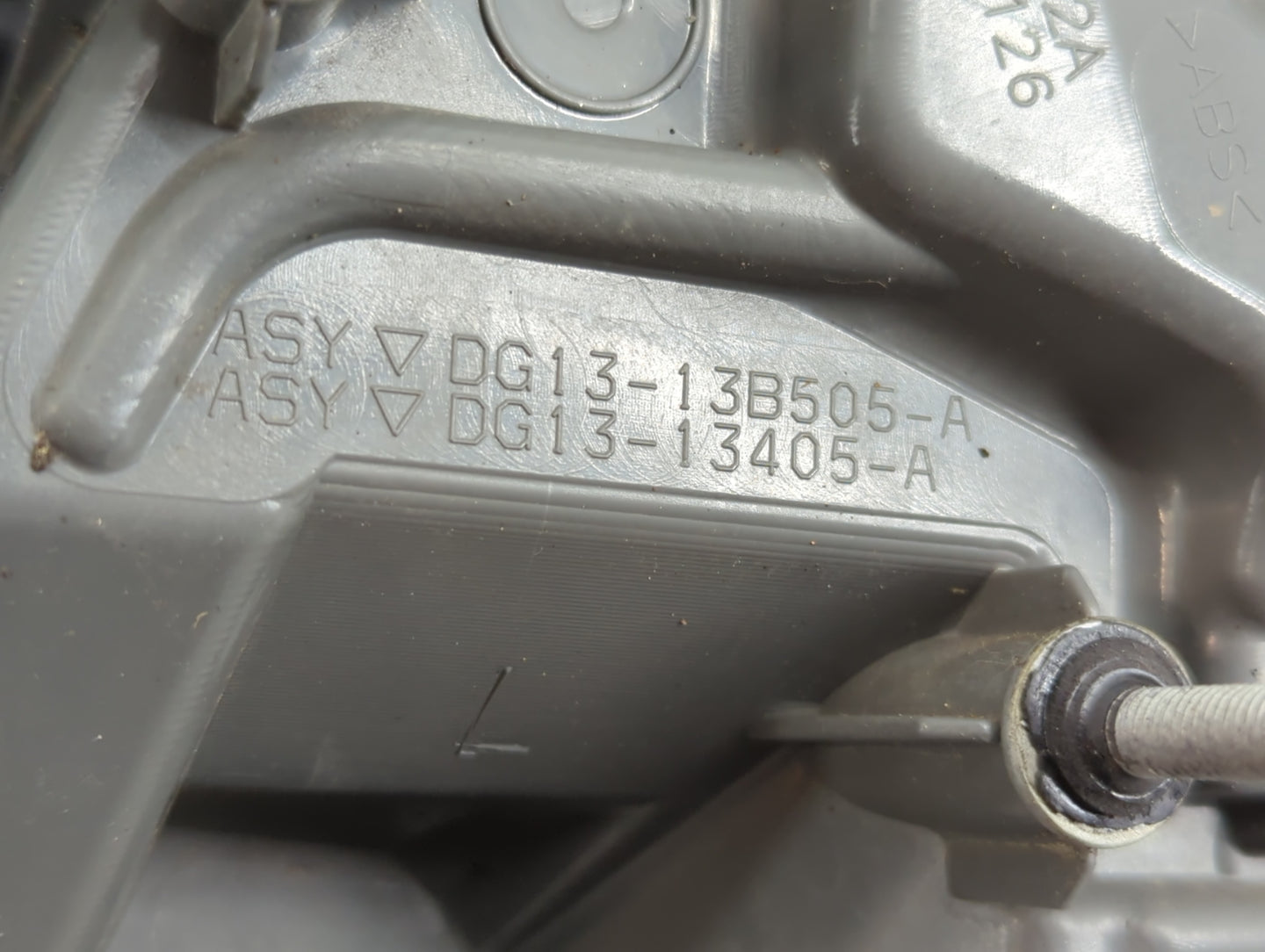 2013-2019 Ford Taurus Tail Light Assembly Driver Left OEM P/N:DG13-13405-A DG13-13B505-A Fits OEM Used Auto Parts - Oemuseda