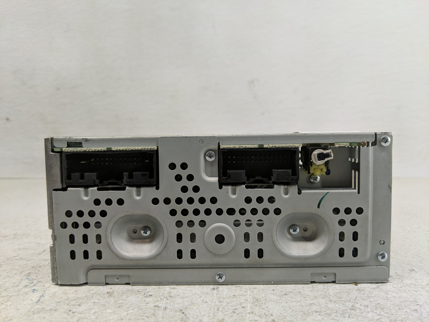 2013-2015 Ford Taurus Radio AM FM Cd Player Receiver Replacement P/N:DG1T-19C107-FC Fits Fits 2013 2014 2015 OEM Used Auto P