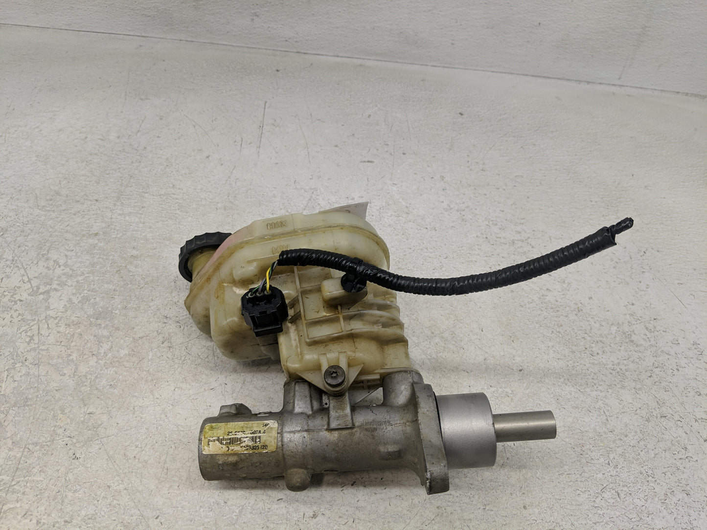 2013-2019 Ford Taurus Brake Master Cylinder - Oemusedautoparts1.com