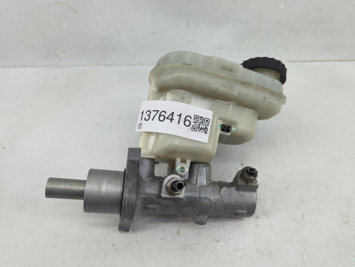 2013-2019 Ford Taurus Brake Master Cylinder 1376416 - Oemusedautoparts1.com