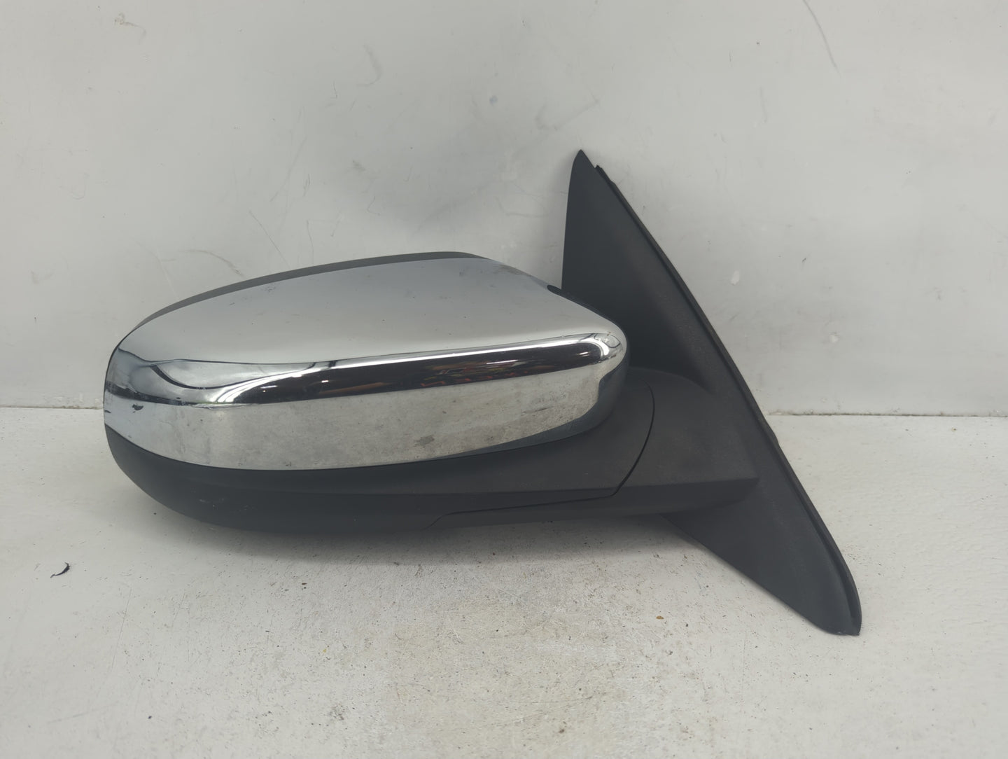 2010-2019 Ford Taurus Passenger Side View Mirror - Right Door Mirror OEM Used - Oemusedautoparts1.com