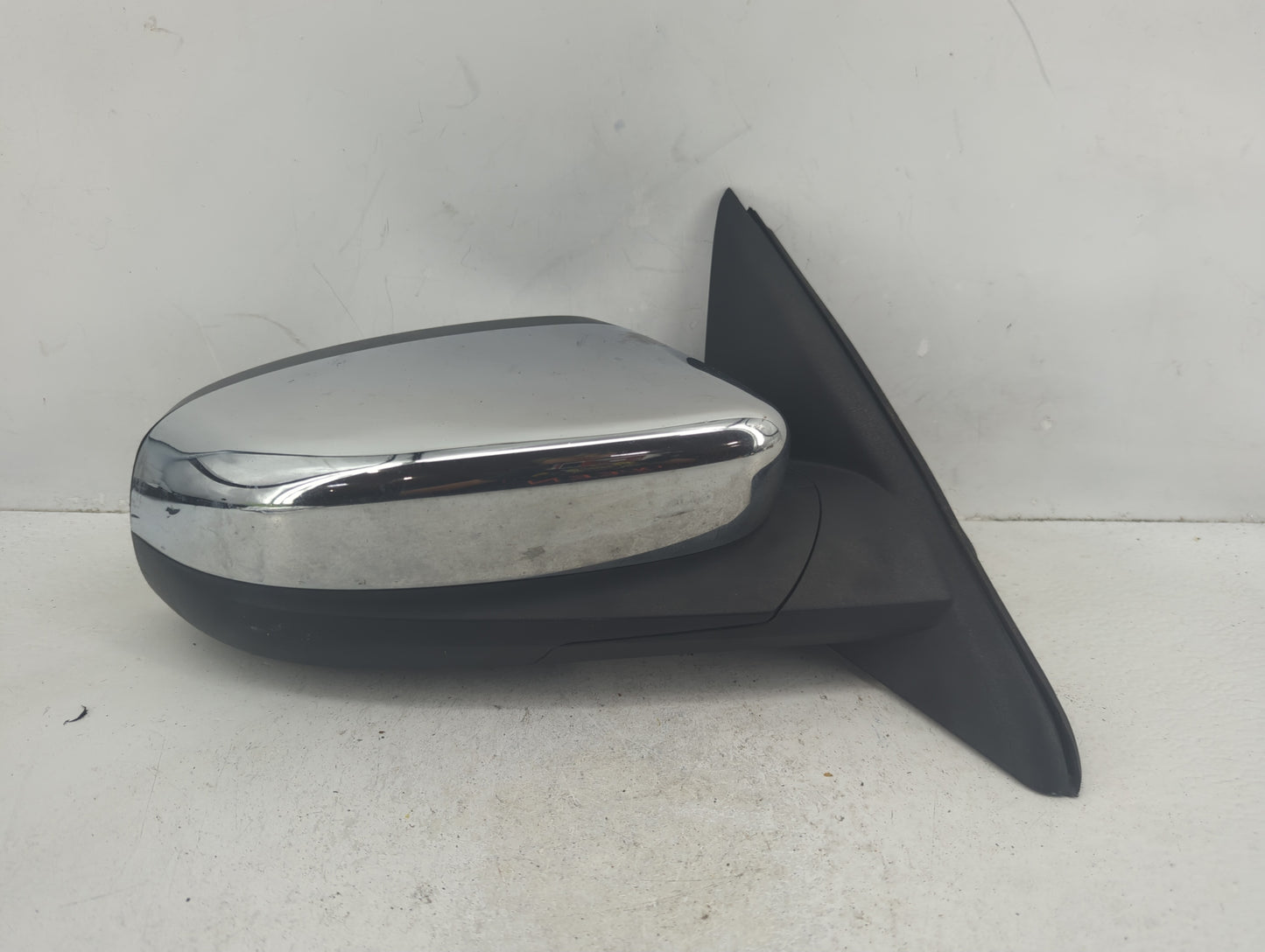 2010-2019 Ford Taurus Passenger Side View Mirror - Right Door Mirror OEM Used - Oemusedautoparts1.com