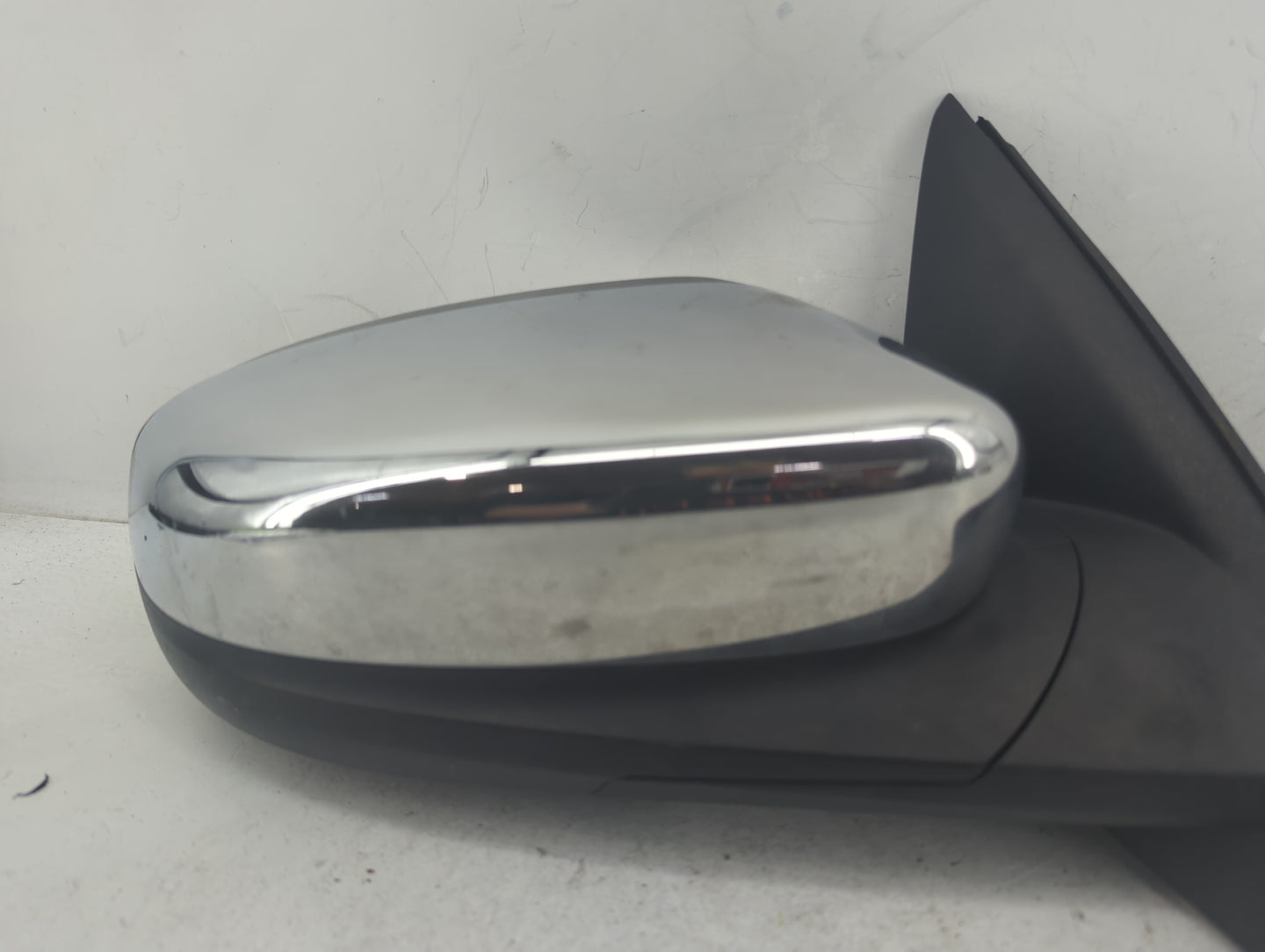 2010-2019 Ford Taurus Passenger Side View Mirror - Right Door Mirror OEM Used - Oemusedautoparts1.com