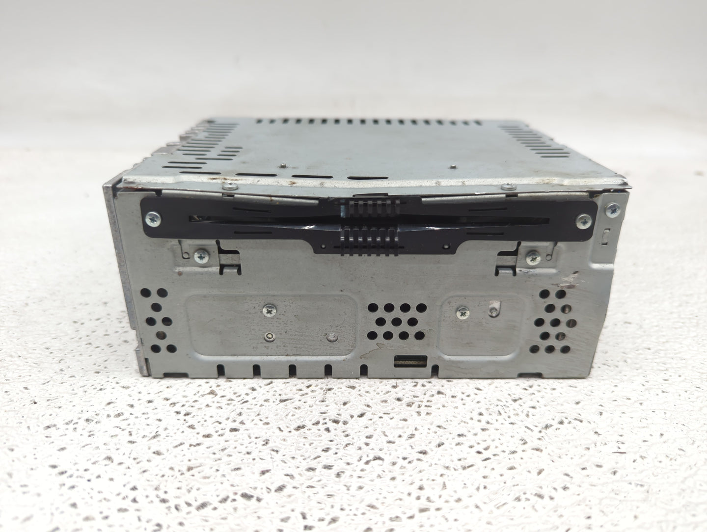 2013-2014 Ford Taurus Radio AM FM Cd Player Receiver Replacement P/N:DG1T-19C107-CG Fits Fits 2013 2014 OEM Used Auto Parts 