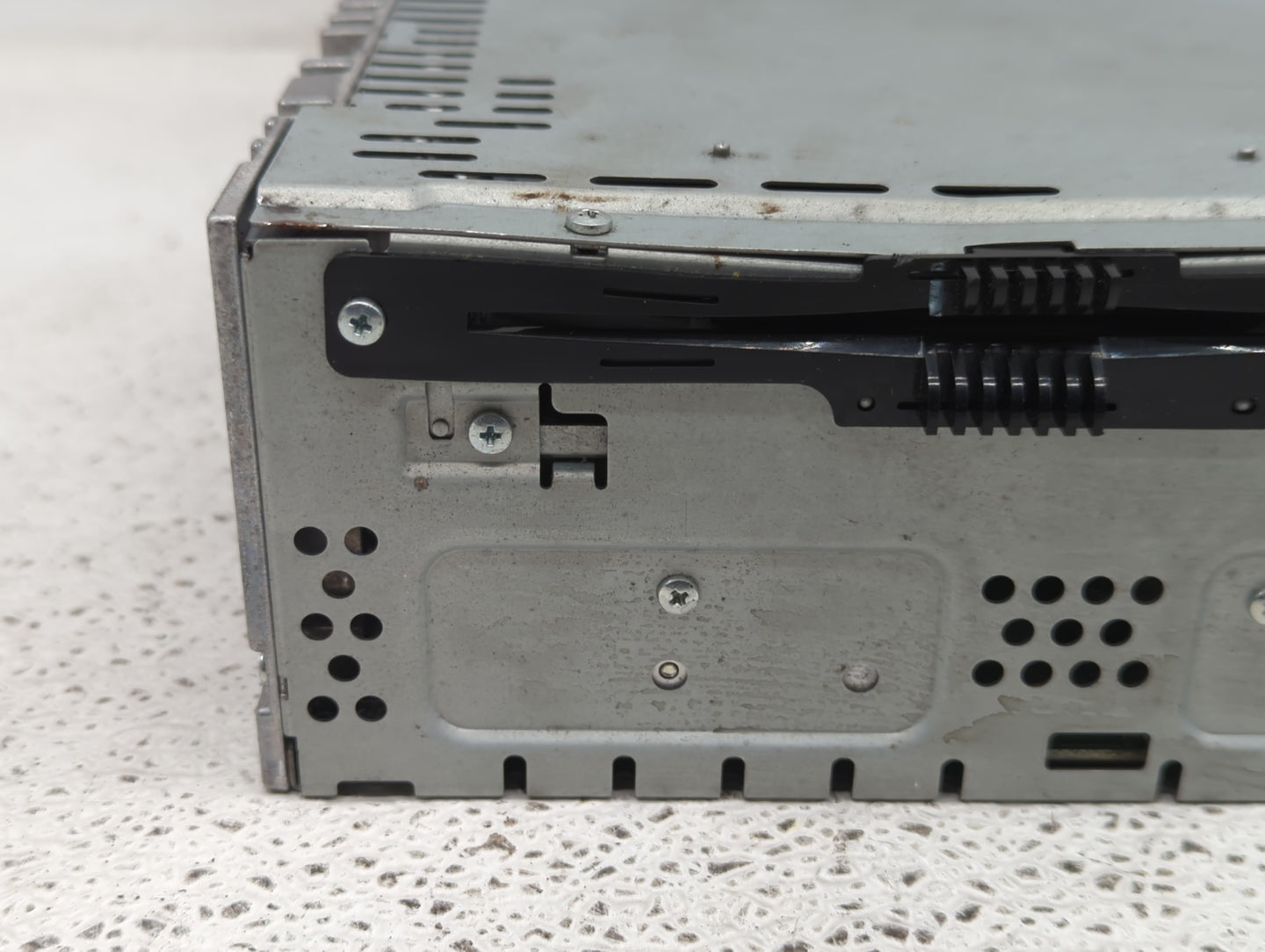 2013-2014 Ford Taurus Radio AM FM Cd Player Receiver Replacement P/N:DG1T-19C107-CG Fits Fits 2013 2014 OEM Used Auto Parts 