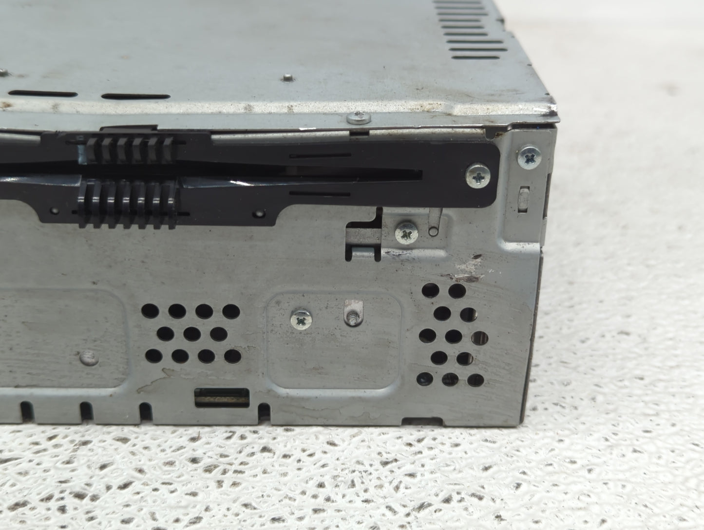 2013-2014 Ford Taurus Radio AM FM Cd Player Receiver Replacement P/N:DG1T-19C107-CG Fits Fits 2013 2014 OEM Used Auto Parts 