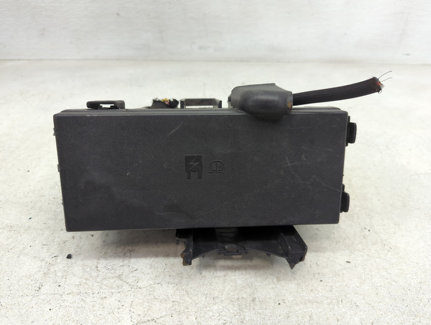 2013-2016 Ford Taurus Fusebox Fuse Box Panel Relay Module P/N:DG1T-14A003-BA Fits Fits 2013 2014 2015 2016 OEM Used Auto Par