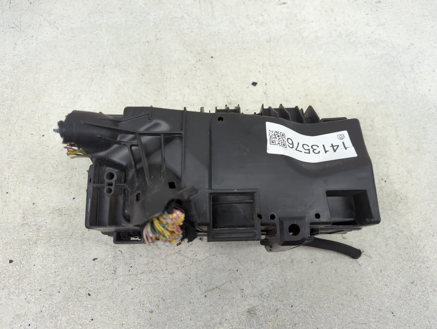 2013-2016 Ford Taurus Fusebox Fuse Box Panel Relay Module P/N:DG1T-14A003-BA Fits Fits 2013 2014 2015 2016 OEM Used Auto Par