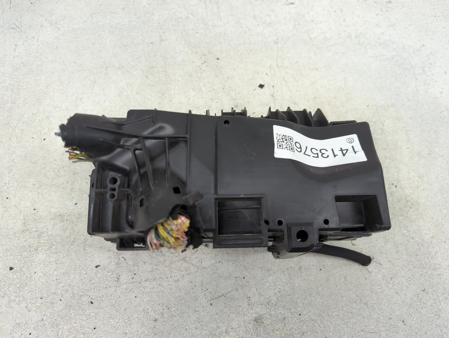 2013-2016 Ford Taurus Fusebox Fuse Box Panel Relay Module P/N:DG1T-14A003-BA Fits Fits 2013 2014 2015 2016 OEM Used Auto Par