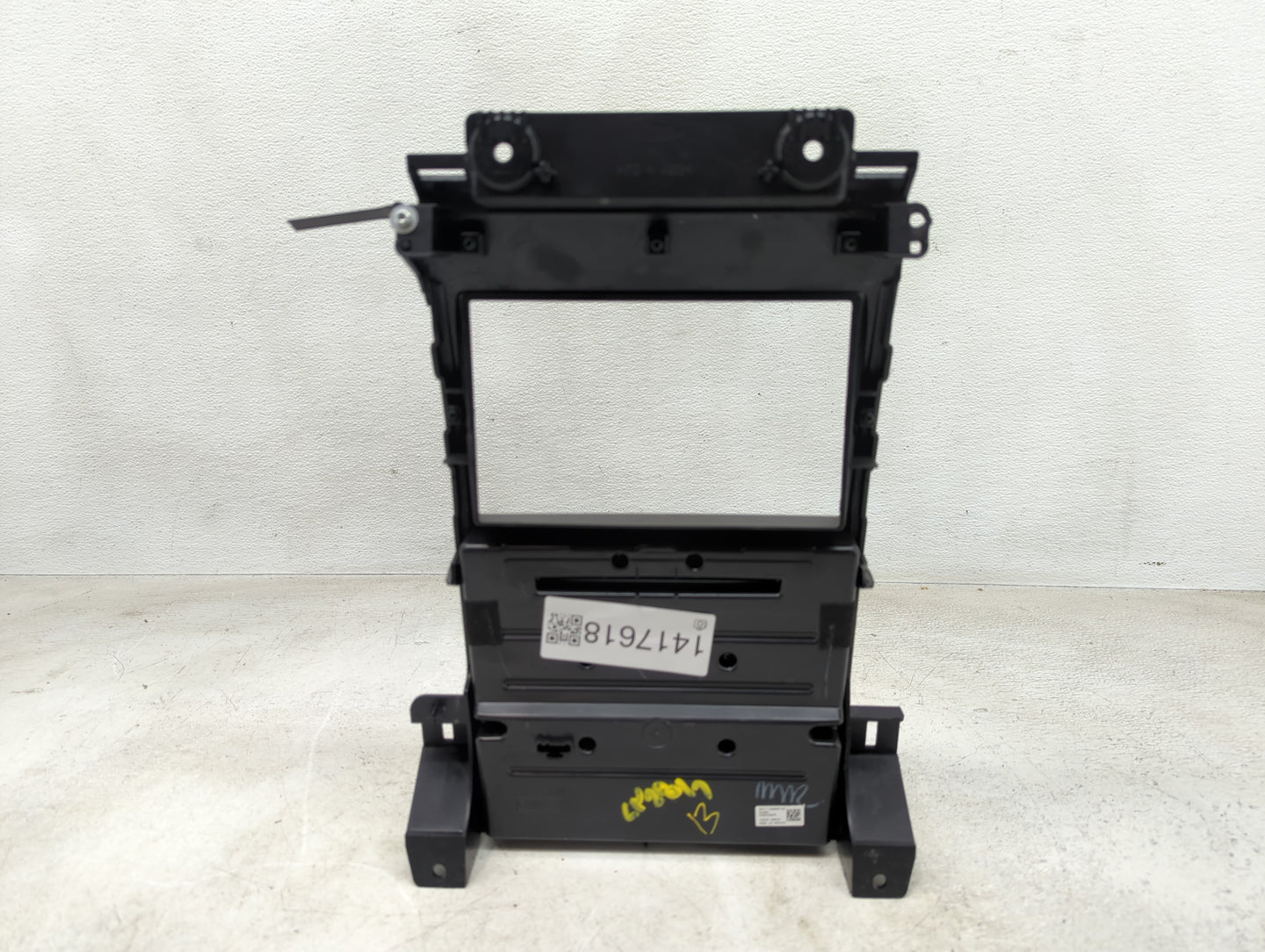 2013 Ford Taurus Radio AM FM Cd Player Receiver Replacement P/N:DG1T-18A802-EK Fits OEM Used Auto Parts - Oemusedautoparts1.