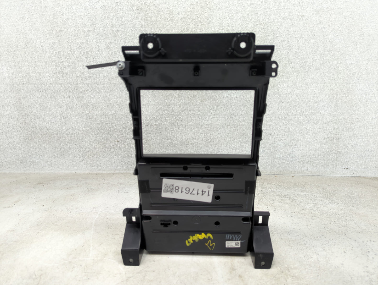 2013 Ford Taurus Radio AM FM Cd Player Receiver Replacement P/N:DG1T-18A802-EK Fits OEM Used Auto Parts - Oemusedautoparts1.