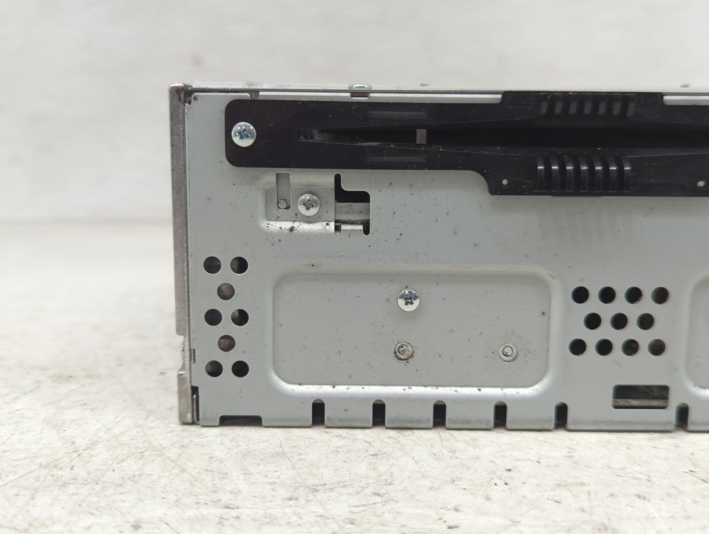 2013-2015 Ford Taurus Radio AM FM Cd Player Receiver Replacement P/N:DG1T-19C107-HC Fits Fits 2013 2014 2015 OEM Used Auto P