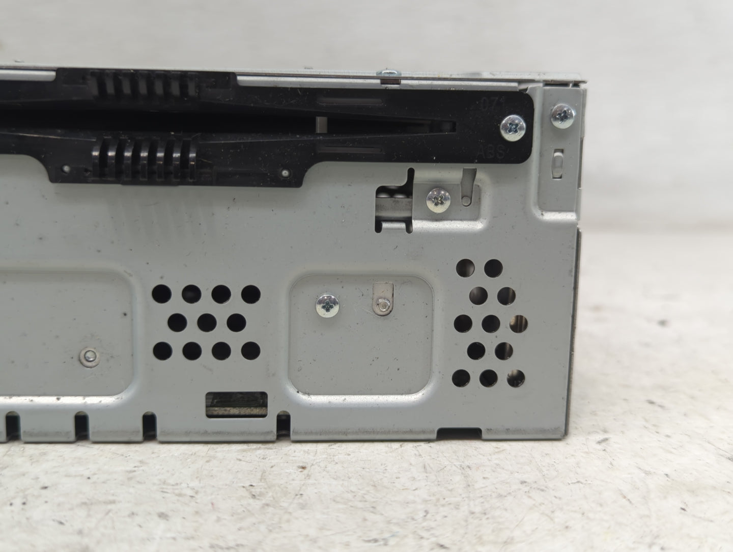 2013-2015 Ford Taurus Radio AM FM Cd Player Receiver Replacement P/N:DG1T-19C107-HC Fits Fits 2013 2014 2015 OEM Used Auto P