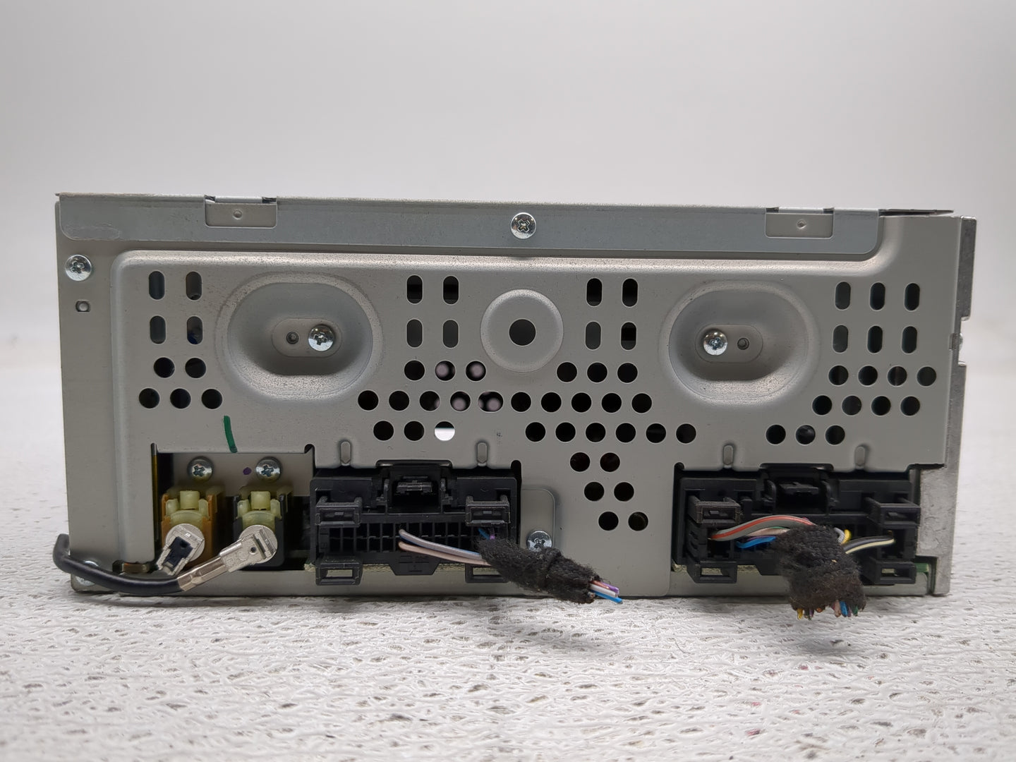 2013-2015 Ford Taurus Radio AM FM Cd Player Receiver Replacement P/N:DG1T-19C107-HB Fits Fits 2013 2014 2015 OEM Used Auto P