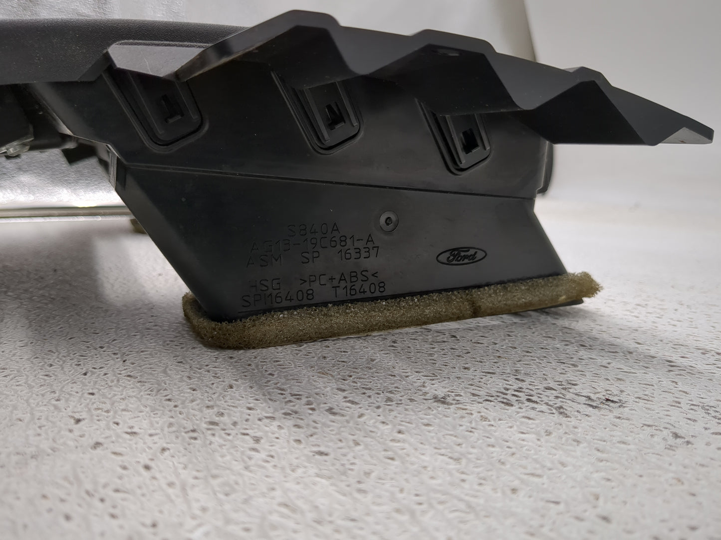 2013-2013 Ford Taurus Radio Control Panel Black - Oemusedautoparts1.com