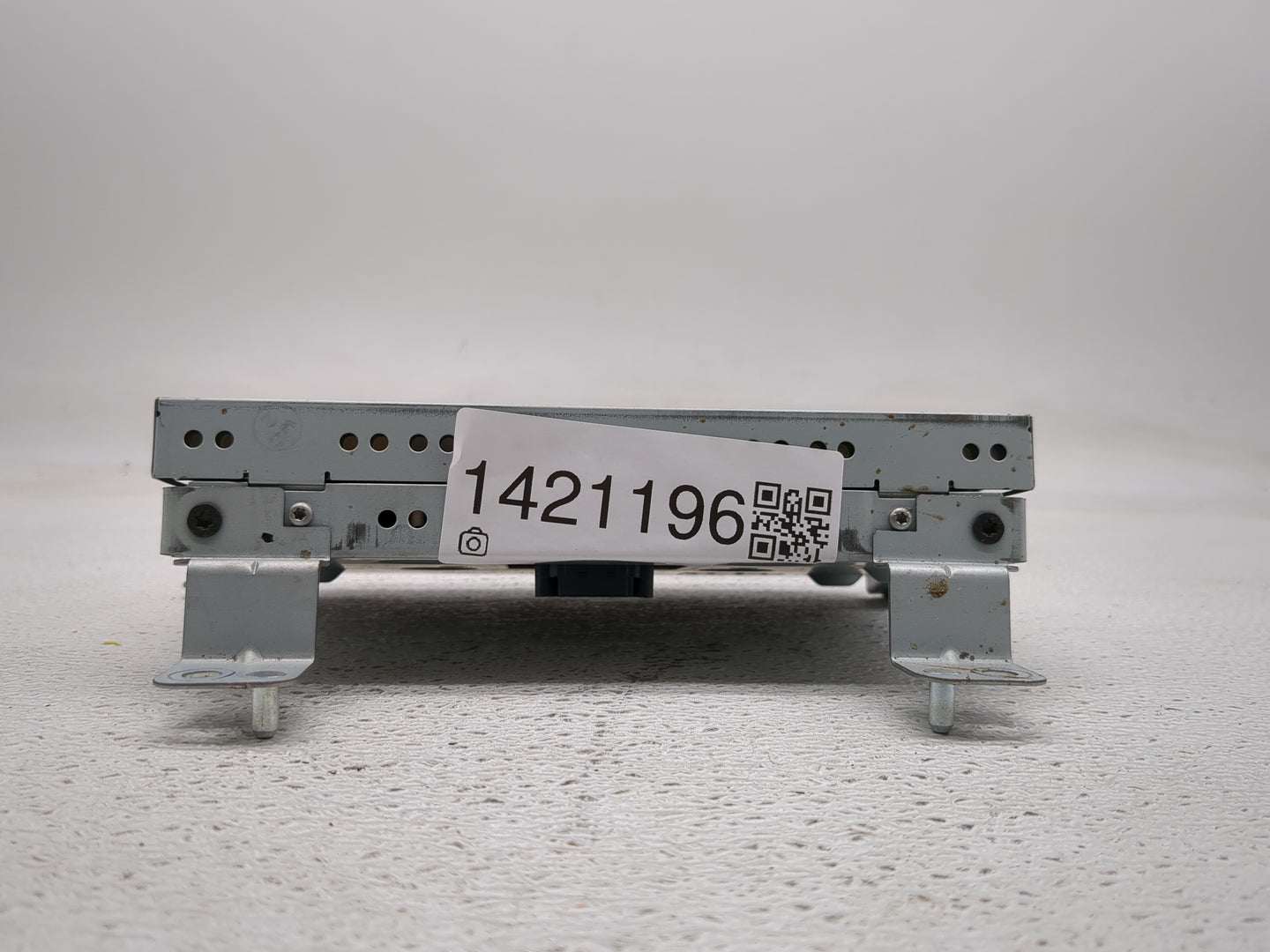 2013-2016 Ford Taurus Radio AM FM Cd Player Receiver Replacement P/N:DG1T-18B955-FB Fits Fits 2013 2014 2015 2016 OEM Used A