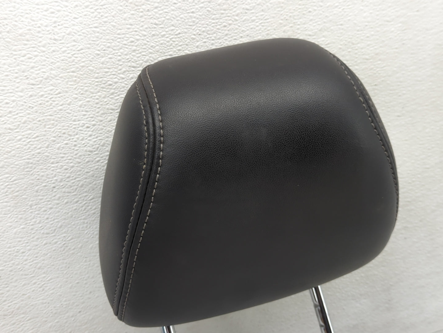 2013-2019 Ford Taurus Headrest Head Rest Front Driver Seat Black - Oemusedautoparts1.com