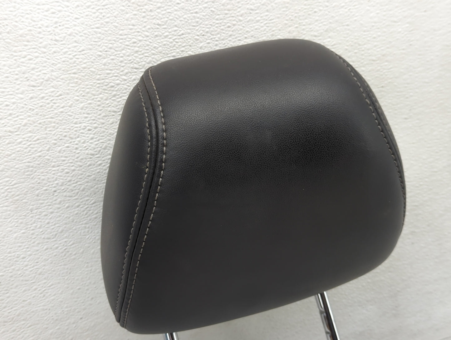 2013-2019 Ford Taurus Headrest Head Rest Front Driver Seat Black - Oemusedautoparts1.com