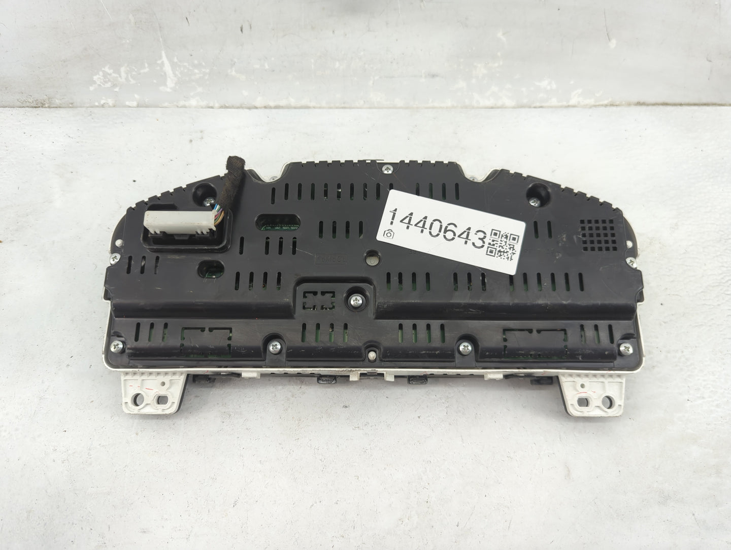 2013 Ford Taurus Instrument Cluster Speedometer Gauges P/N:DG1T-10849-EJ MX257460-8233 Fits OEM Used Auto Parts - Oemusedaut