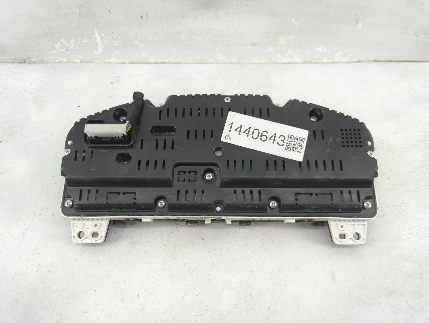 2013 Ford Taurus Instrument Cluster Speedometer Gauges P/N:DG1T-10849-EJ MX257460-8233 Fits OEM Used Auto Parts - Oemusedaut