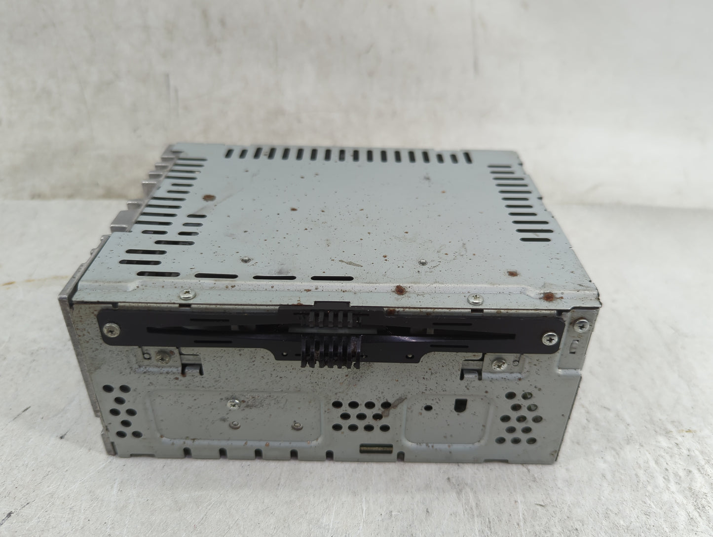 2013-2014 Ford Taurus Radio AM FM Cd Player Receiver Replacement P/N:DG1T-19C107-DG Fits Fits 2013 2014 OEM Used Auto Parts 