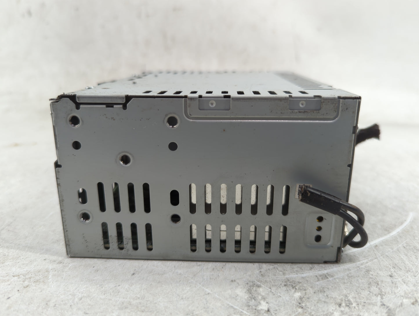 2013-2014 Ford Taurus Radio AM FM Cd Player Receiver Replacement P/N:DG1T-19C107-DG Fits Fits 2013 2014 OEM Used Auto Parts 