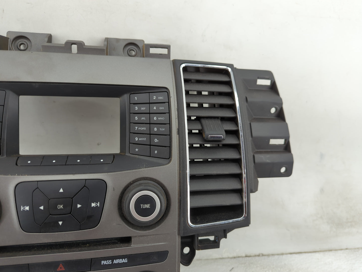 2013-2013 Ford Taurus Radio Control Panel 1466047 - Oemusedautoparts1.com
