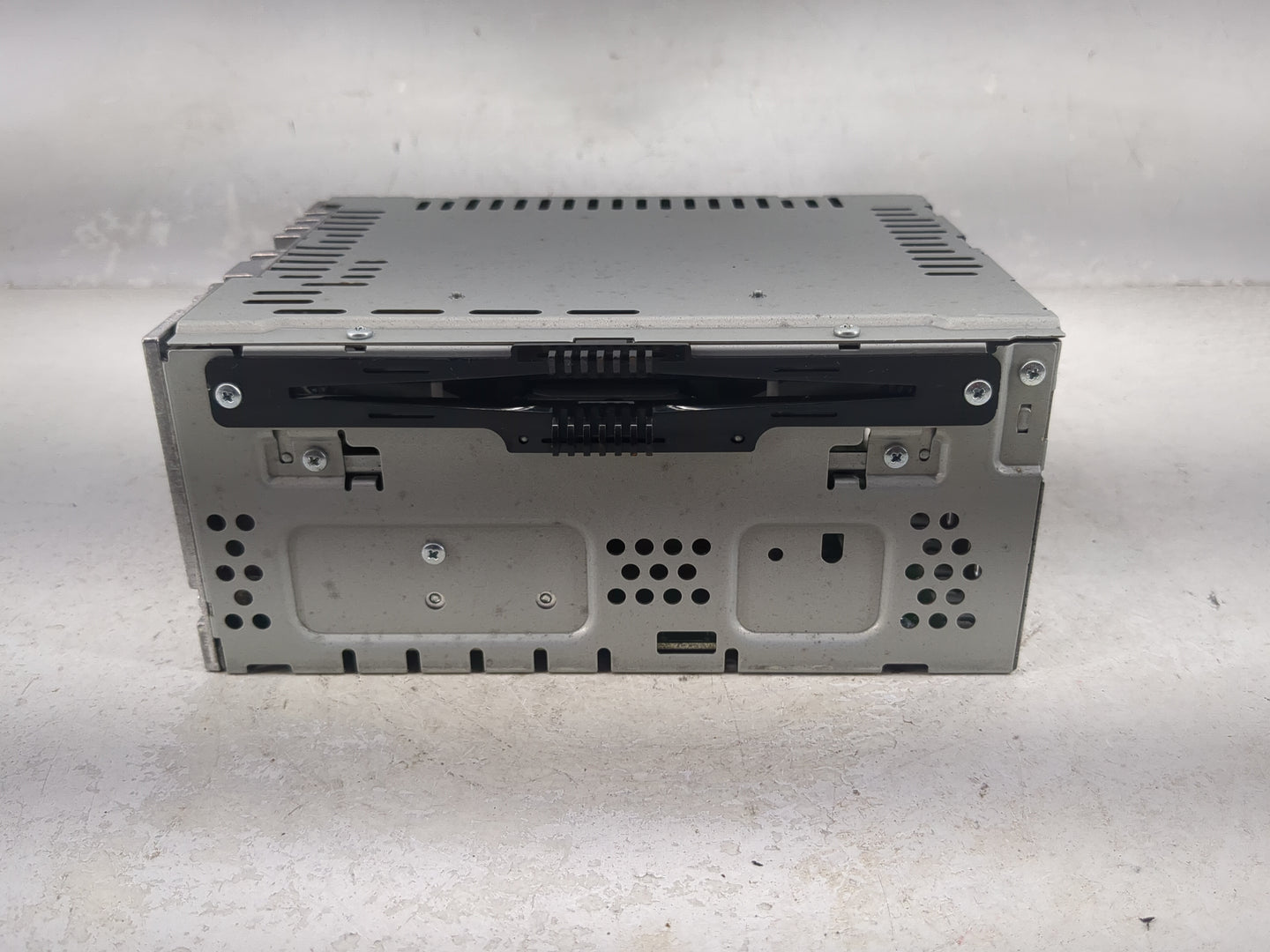 2013-2014 Ford Taurus Radio AM FM Cd Player Receiver Replacement P/N:DG1T-19C107-AG Fits Fits 2013 2014 OEM Used Auto Parts 