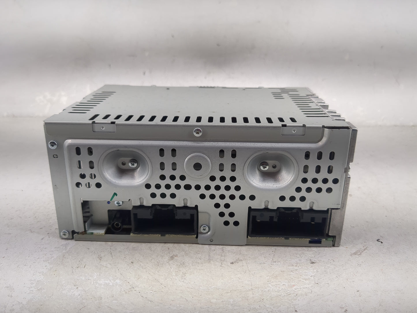 2013-2014 Ford Taurus Radio AM FM Cd Player Receiver Replacement P/N:DG1T-19C107-AG Fits Fits 2013 2014 OEM Used Auto Parts 