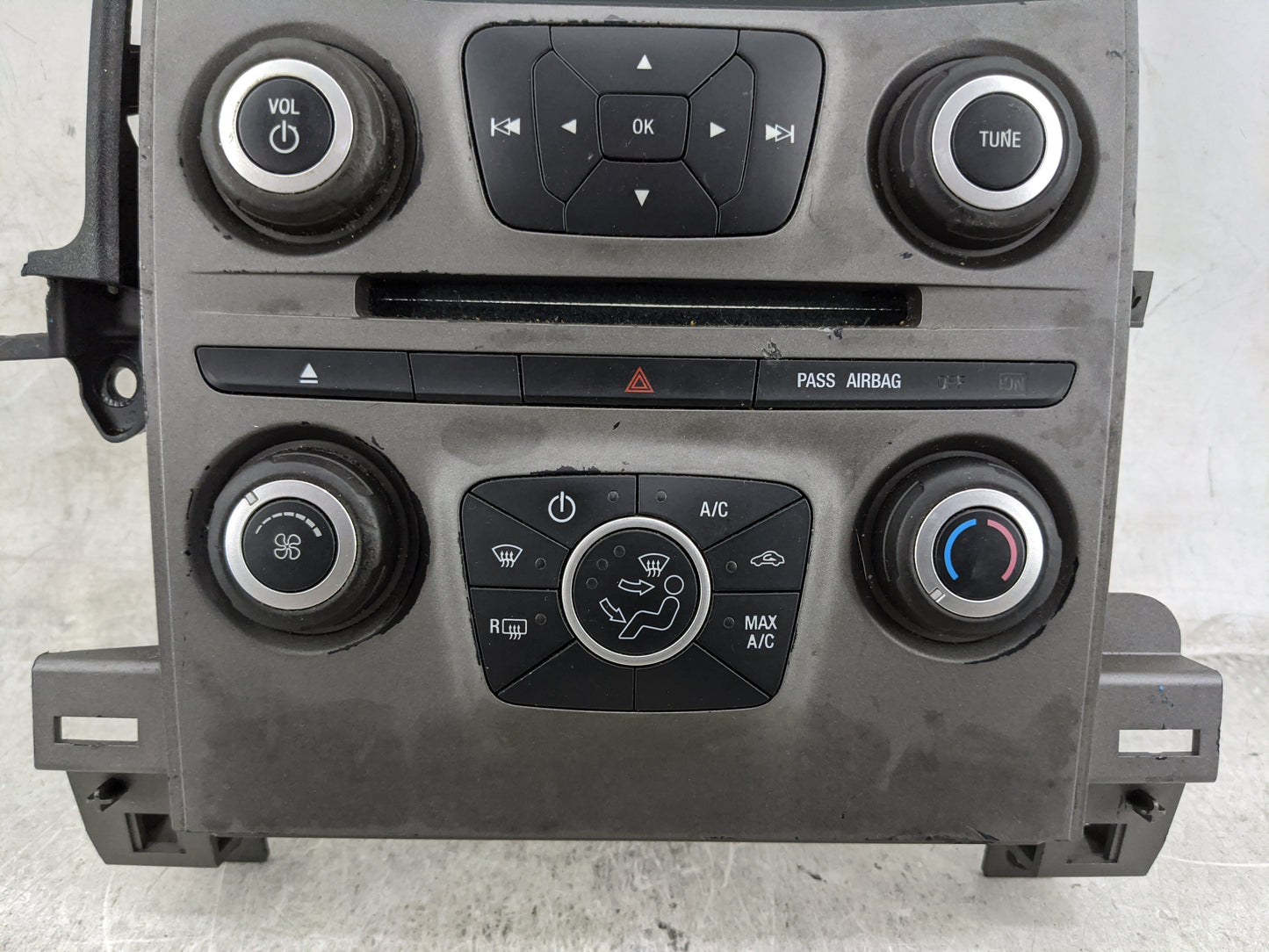 2013-2013 Ford Taurus Radio Control Panel 1473674 - Oemusedautoparts1.com