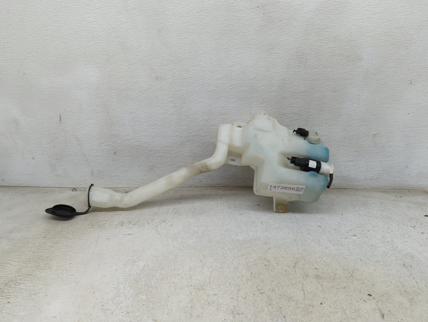 2013-2019 Ford Taurus Windshield Washer Fluid Reservoir Bottle Oem 1473856 - Oemusedautoparts1.com