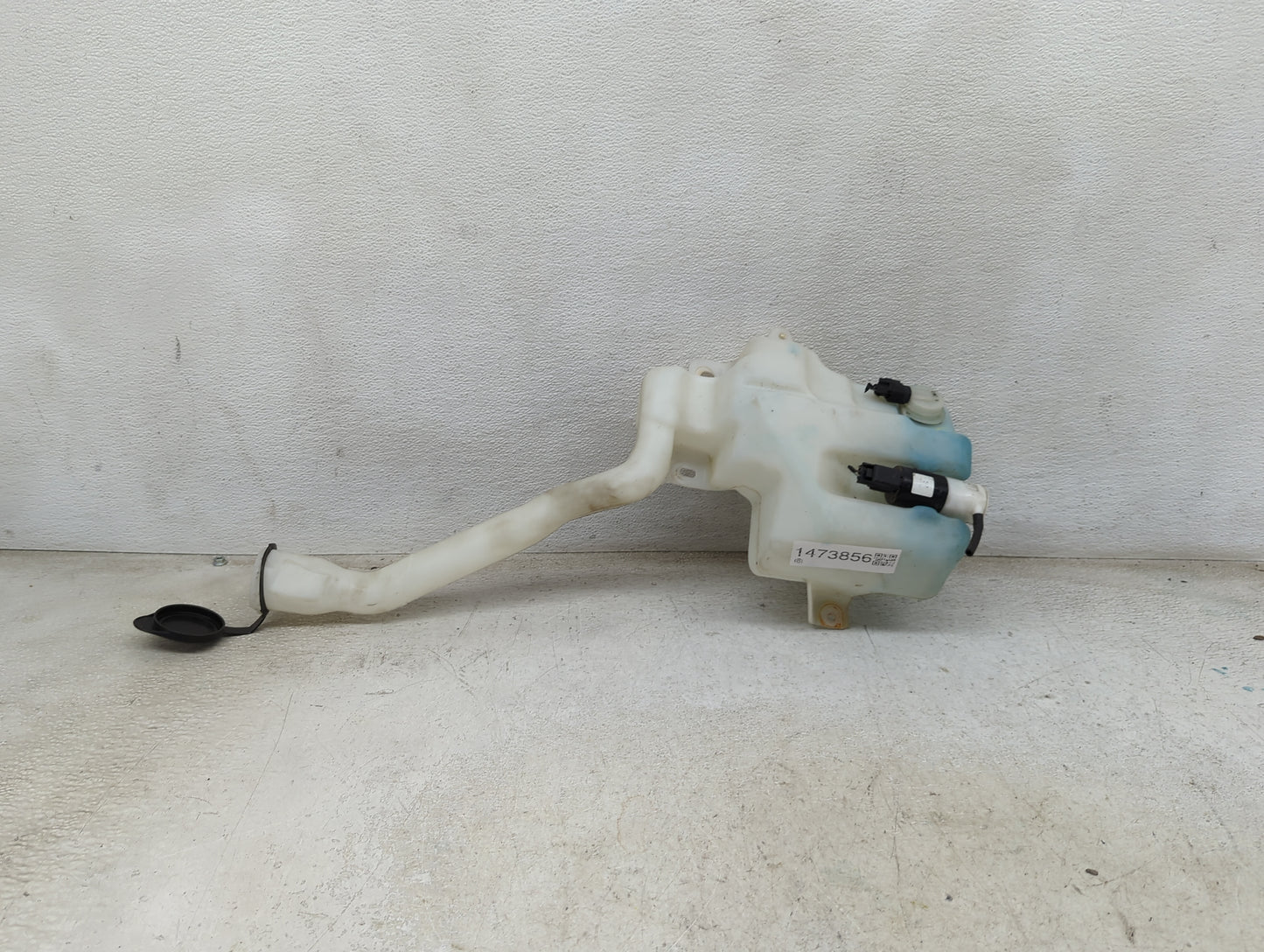 2013-2019 Ford Taurus Windshield Washer Fluid Reservoir Bottle Oem 1473856 - Oemusedautoparts1.com