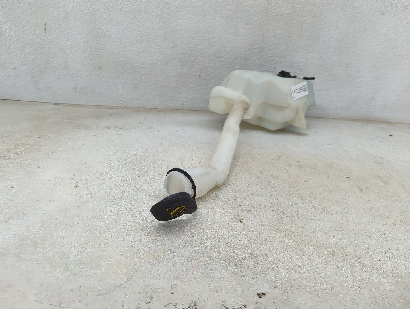 2013-2019 Ford Taurus Windshield Washer Fluid Reservoir Bottle Oem 1473856 - Oemusedautoparts1.com