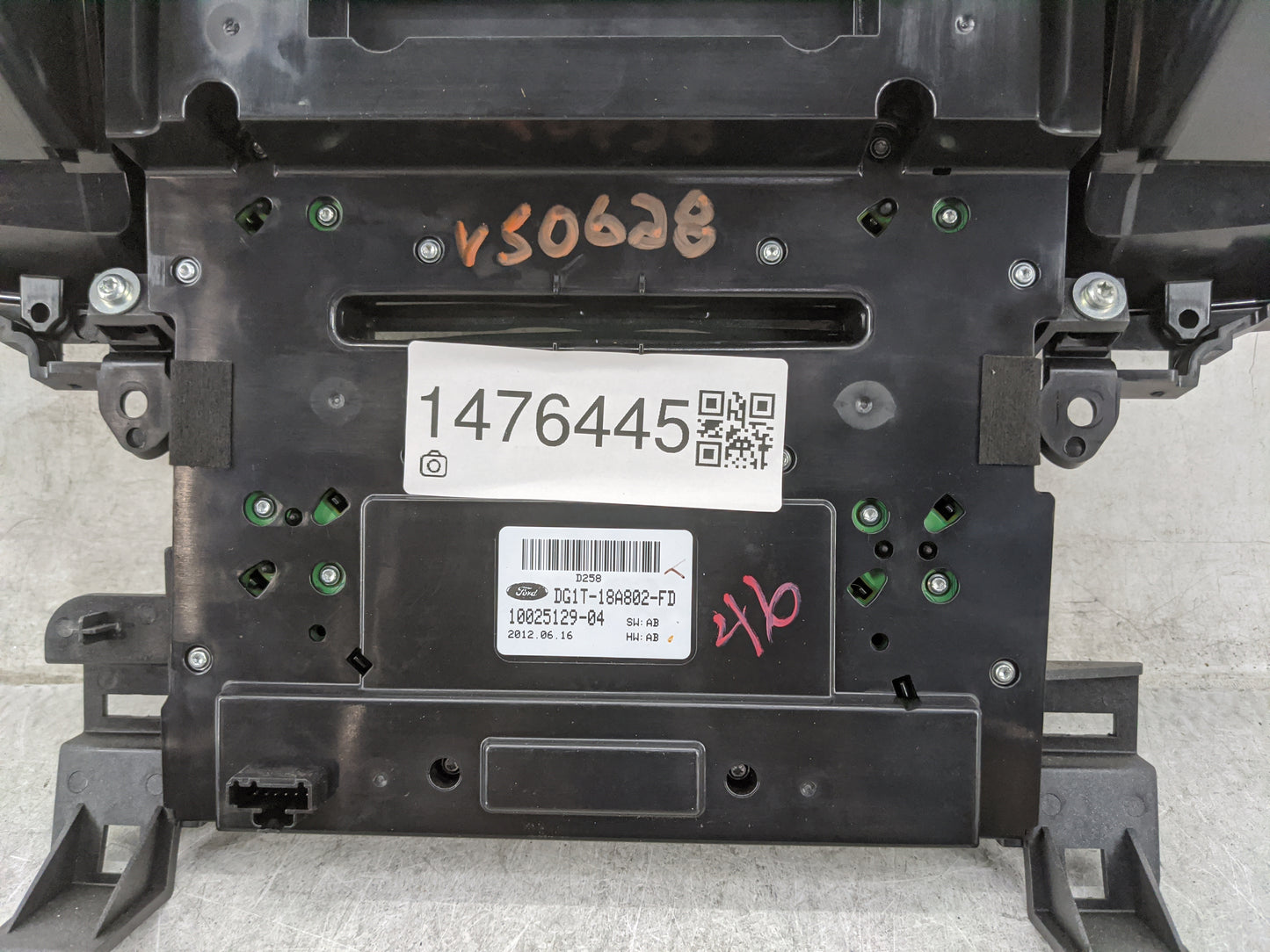 2013-2013 Ford Taurus Radio Control Panel 1476445 - Oemusedautoparts1.com