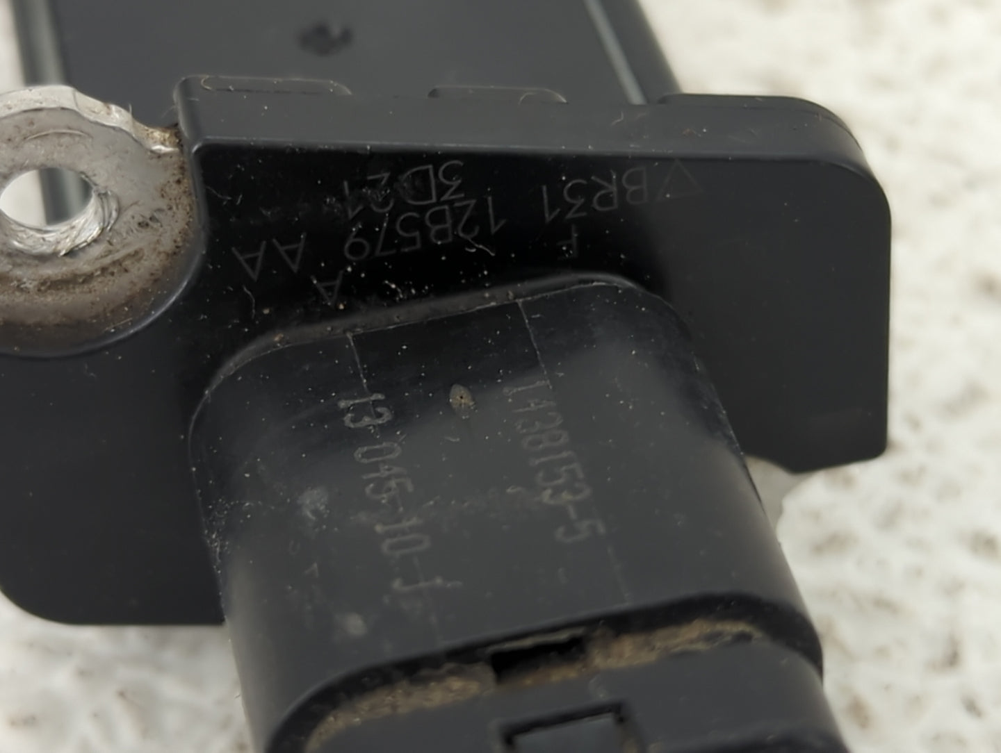 2013-2016 Ford Taurus Mass Air Flow Meter Maf 1487586 - Oemusedautoparts1.com
